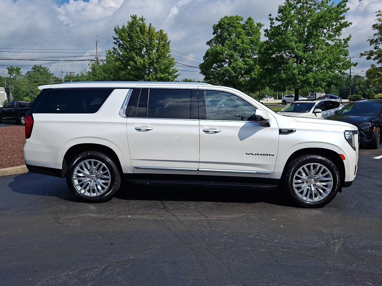 2023 GMC Yukon XL SLT