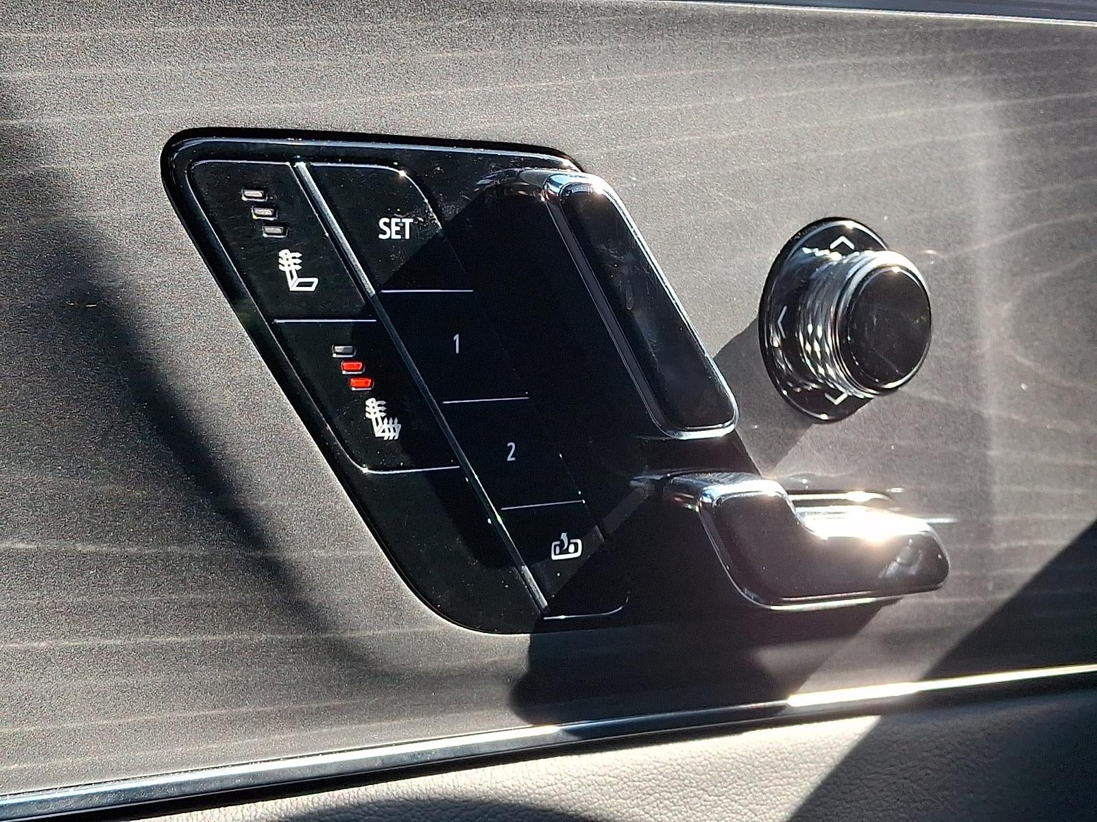 2025 Cadillac LYRIQ Luxury 1