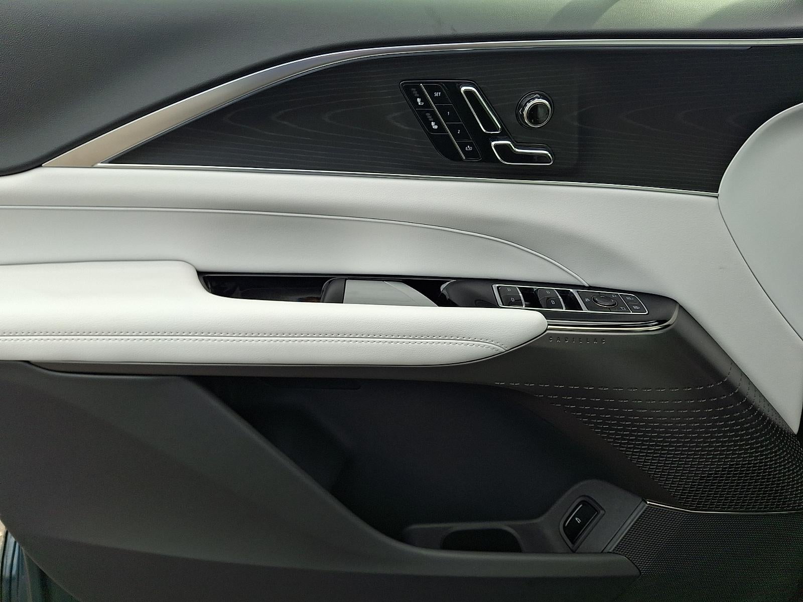 2025 Cadillac LYRIQ Luxury 1