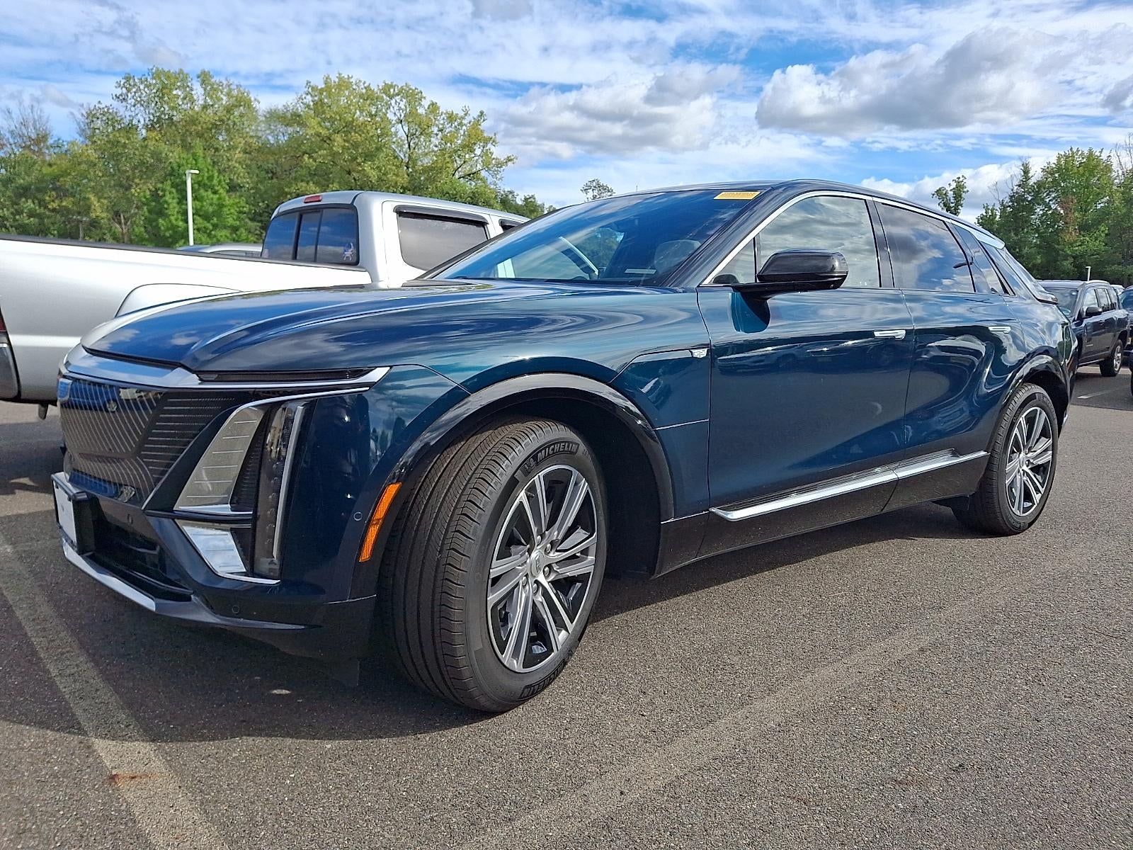 2024 Cadillac LYRIQ Luxury 1
