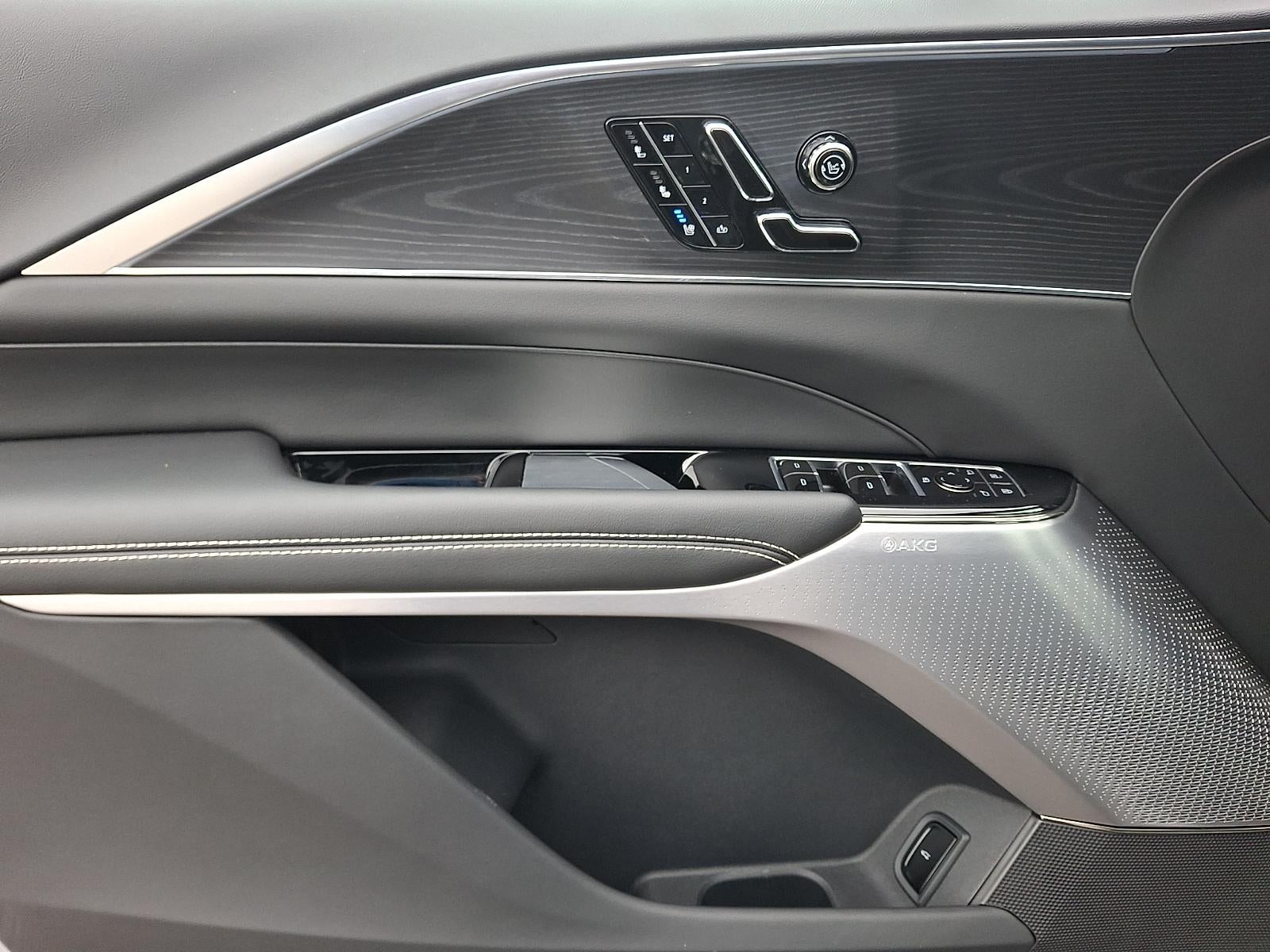 2025 Cadillac LYRIQ Luxury 3 - Photo 13