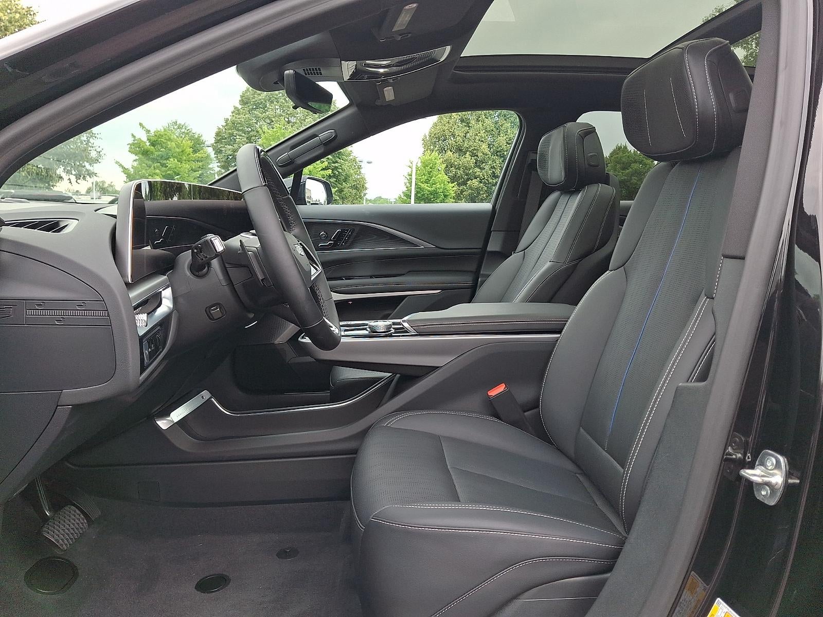 2025 Cadillac LYRIQ Luxury 3