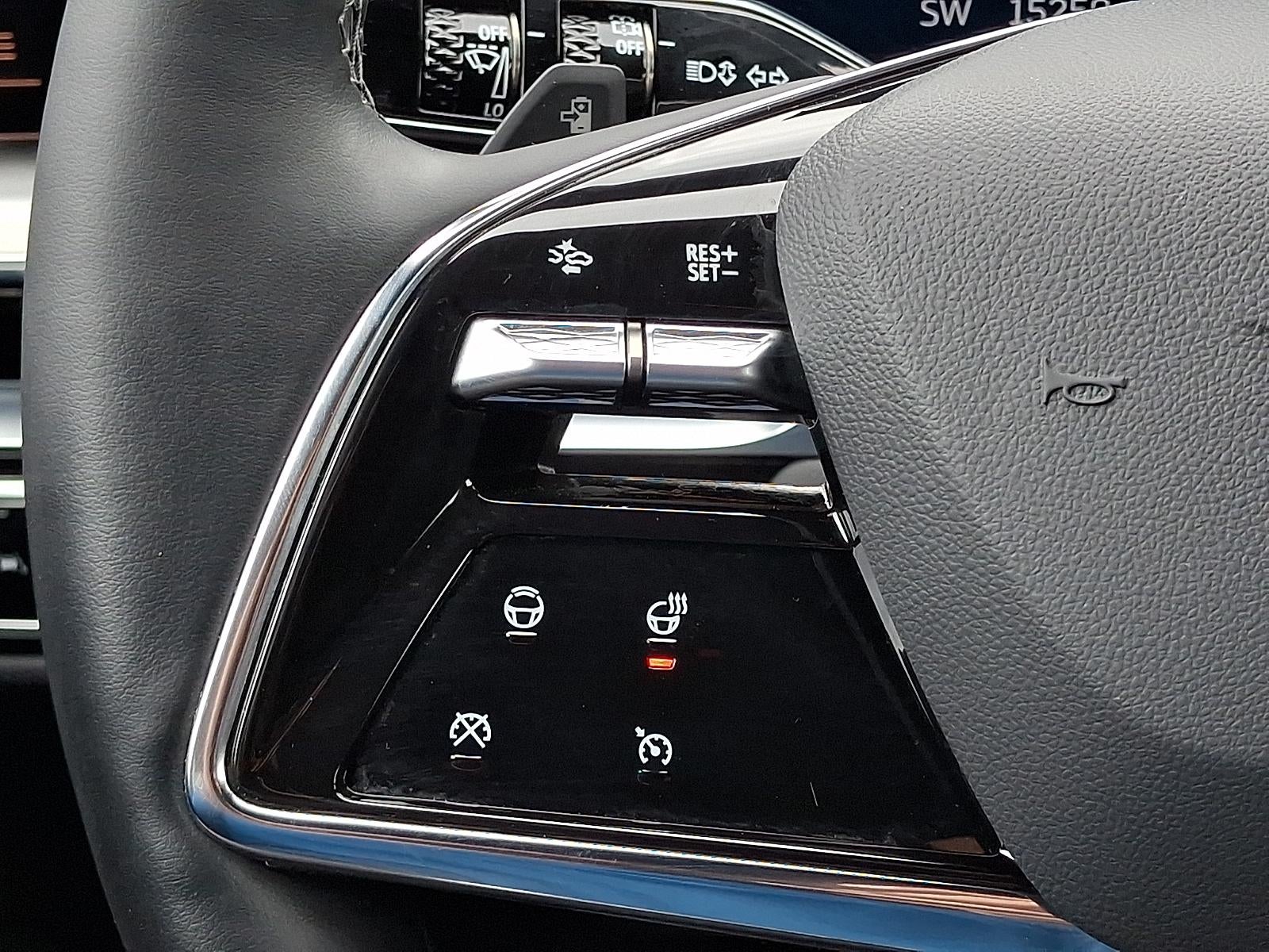 2025 Cadillac LYRIQ Luxury 3