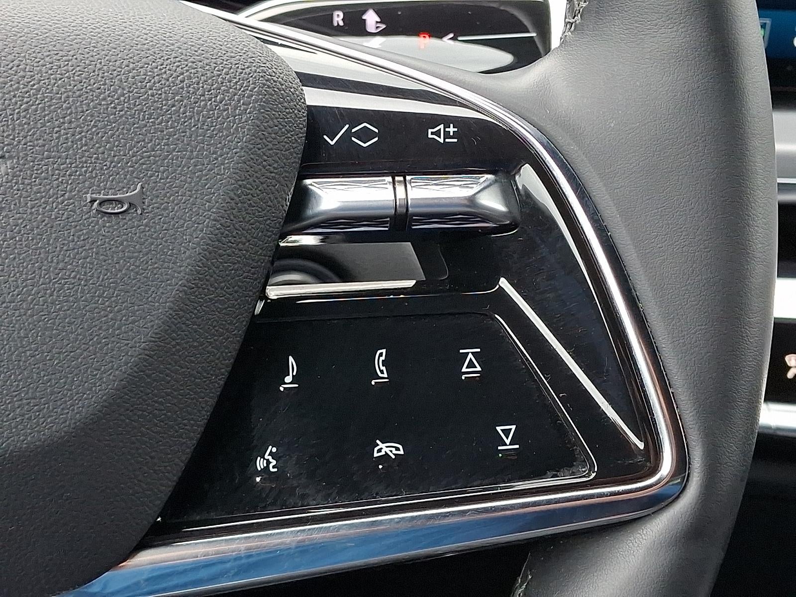 2025 Cadillac LYRIQ Luxury 3