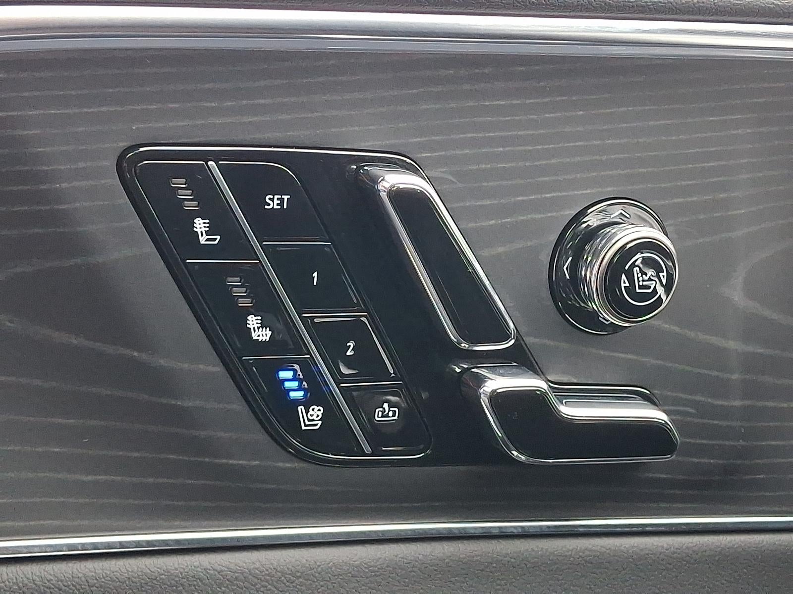 2025 Cadillac LYRIQ Luxury 3
