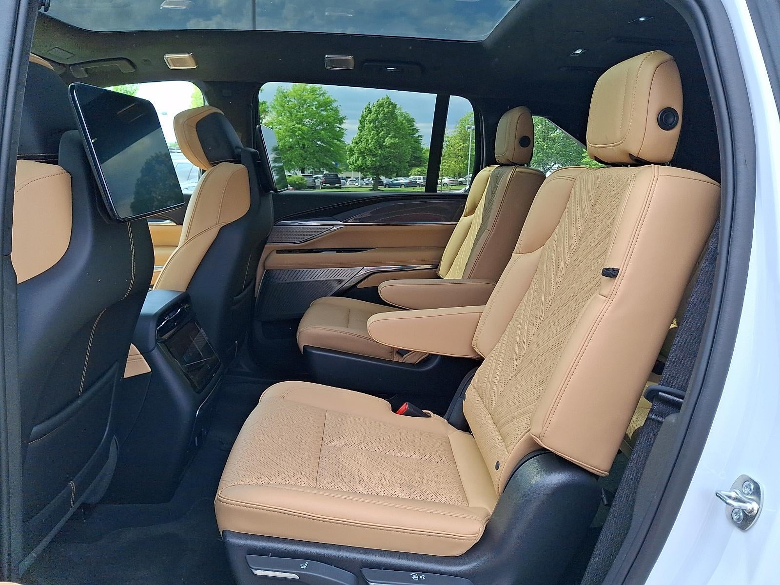 2025 Cadillac ESCALADE IQ Luxury 2